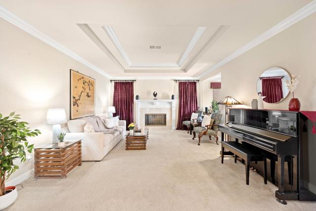 Detail Gallery Image 4 of 52 For 5273 Greenwillow Ln, San Diego,  CA 92130 - 5 Beds | 5/1 Baths