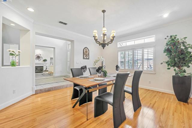 135 Cara Ct, Walnut Creek CA: https://media.crmls.org/mediaz/b24bf0e2-8fa4-4b41-ae50-07b2e9687c0b.jpg