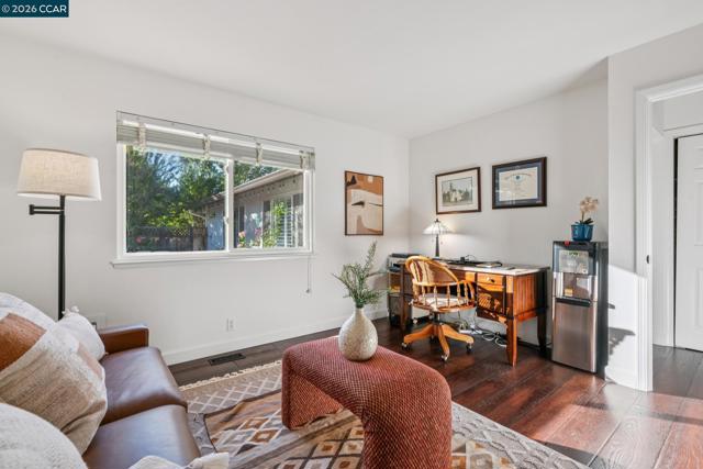 843 Luz Ct, Danville CA: https://media.crmls.org/mediaz/b24d9ce1-50d3-4f13-9600-024d2ccb8914.jpg