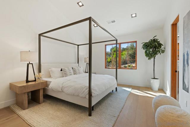 5758 Las Palomas, Rancho Santa Fe CA: https://media.crmls.org/mediaz/b24db2a9-dced-4bf1-a99d-43e7202e579c.jpg