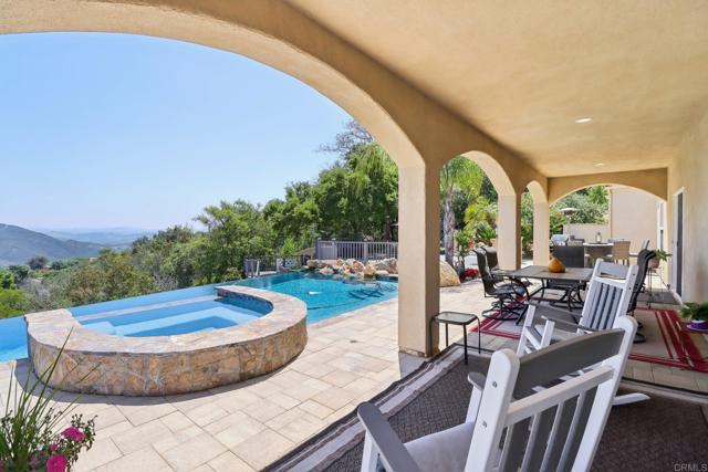 944 Rainbow Crest Road, Fallbrook CA: https://media.crmls.org/mediaz/b24e5013-2097-42ed-9768-5704c6b60bf8.jpg