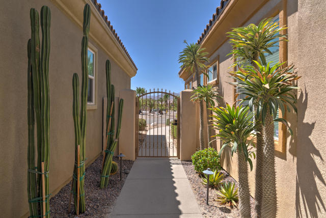 67372 Zuni Court, Cathedral City CA: https://media.crmls.org/mediaz/b24e530d-a141-4a6b-8332-6a23ebde058a.jpg