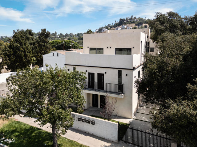 Detail Gallery Image 1 of 31 For 3566 Eagle Rock Bld #1,  Los Angeles,  CA 90065 - 3 Beds | 3 Baths