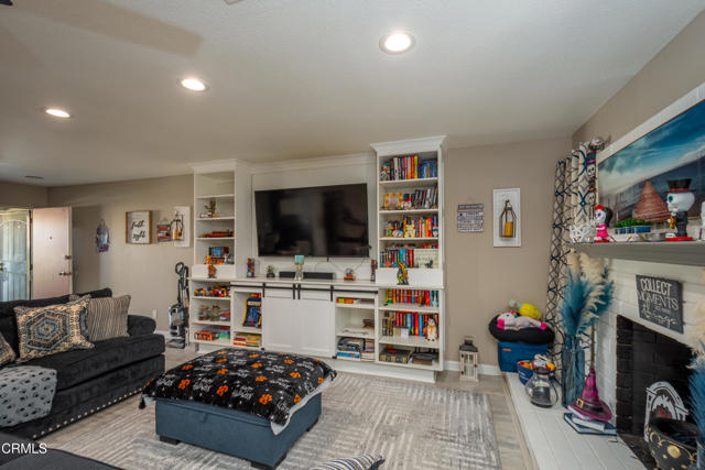 Detail Gallery Image 7 of 16 For 2201 Camilar Dr, Camarillo,  CA 93010 - 2 Beds | 2 Baths