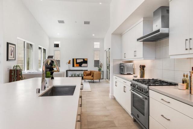 423 Fountain Drive, Palm Springs CA: https://media.crmls.org/mediaz/b24edfc2-5559-4a53-bac9-b4edb918d62c.jpg