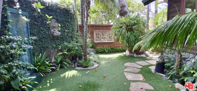454 E Rustic Road, Santa Monica CA: https://media.crmls.org/mediaz/b24f3999-d70c-4d57-ad61-c46927282d22.jpg
