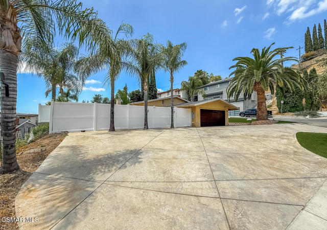 23225 Cass Avenue, Woodland Hills CA: https://media.crmls.org/mediaz/b24f3d64-b533-407f-8722-eb8e623ad80a.jpg