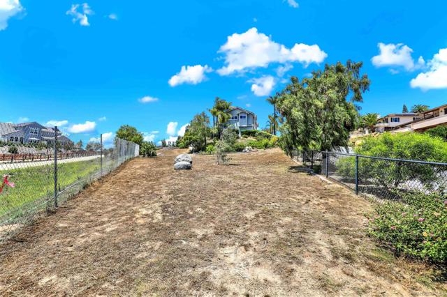 17342 Tam O Shanter Dr, Poway CA: https://media.crmls.org/mediaz/b24fba79-d6cb-4abe-ad95-f4c2f01100c7.jpg