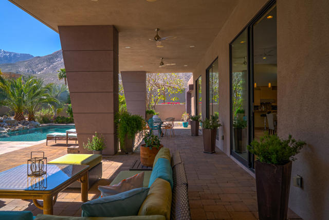 463 Lautner Lane, Palm Springs CA: https://media.crmls.org/mediaz/b24ff81a-d38c-40ca-a68e-abc0ccad3dc0.jpg