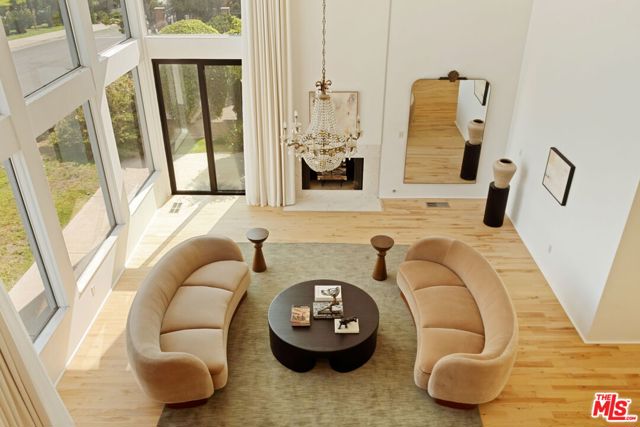 2341 N Hobart Boulevard, Los Angeles CA: https://media.crmls.org/mediaz/b250466b-5e33-4441-a444-36d4032bbb9d.jpg