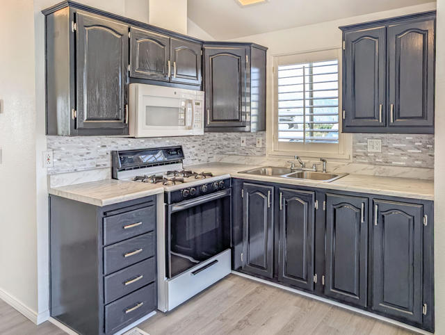 70200 Dillon Road, Desert Hot Springs CA: https://media.crmls.org/mediaz/b250b199-8989-494a-a8bb-f50a9183fbef.jpg