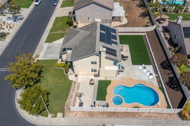 1889 Autumn Ln, Vista CA: https://media.crmls.org/mediaz/b25110f3-f003-42da-9a1f-f02c24061fb1.jpg