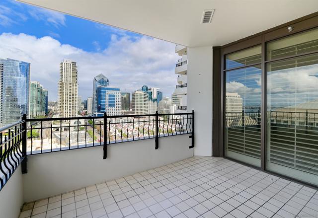 700 W Harbor Dr, San Diego CA: https://media.crmls.org/mediaz/b251438d-388f-4a0b-8721-830949e19330.jpg