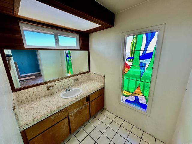 Detail Gallery Image 21 of 55 For 880 Crest View Rd, Vista,  CA 92081 - 4 Beds | 2/2 Baths