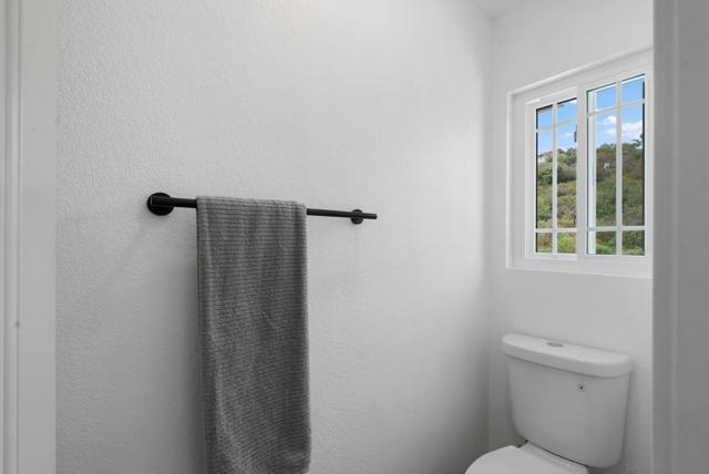 1052 Via Vera Cruz, San Marcos CA: https://media.crmls.org/mediaz/b251e0fa-a9bd-4483-9ccb-4b1e9688fafb.jpg
