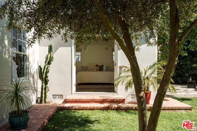 4148 Brunswick Avenue, Los Angeles CA: https://media.crmls.org/mediaz/b25269a7-54b3-4dde-863f-3afc7c7daa1b.jpg