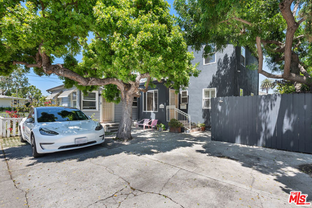 1205 Appleton Way, Venice CA: https://media.crmls.org/mediaz/b2528540-4670-4597-bcc2-683d29d615a0.jpg