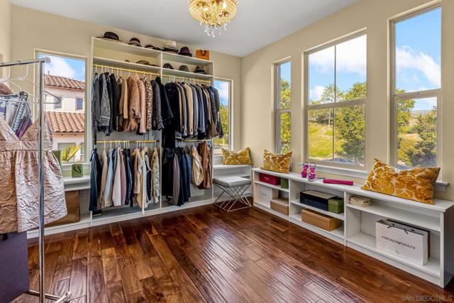 278 Avenida Loretta, Chula Vista CA: https://media.crmls.org/mediaz/b25330f2-aace-40b0-ac1f-eec046cf477a.jpg