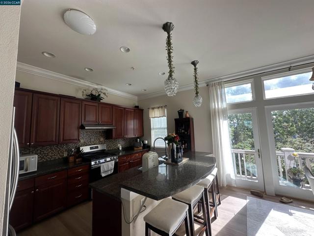 Image 18 of 30 For 2144 Railroad Ave