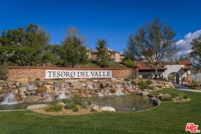 29266 Pilgrim Court, Valencia CA: https://media.crmls.org/mediaz/b2534cf6-48f7-4456-ae4f-a872ca580536.jpg