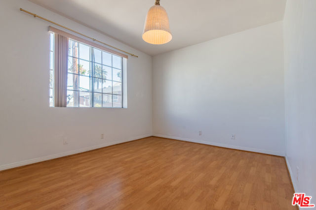 458 N Oakhurst, Beverly Hills CA: https://media.crmls.org/mediaz/b253a691-99ad-427f-968f-1770b1c2bf4b.jpg