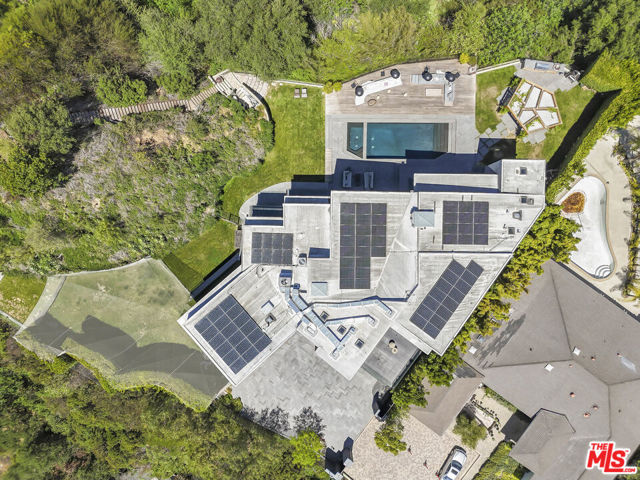 9152 Janice Place, Beverly Hills CA: https://media.crmls.org/mediaz/b2540919-766f-401a-a1af-9bbc15ff8e6c.jpg
