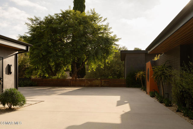 821 Emerson Street, Thousand Oaks CA: https://media.crmls.org/mediaz/b25419dd-3698-45b8-b6e9-d268985fe0bc.jpg