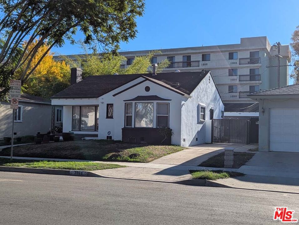 3966 S Victoria Avenue