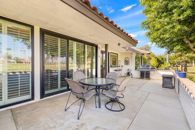 44 San Sebastian Drive, Rancho Mirage CA: https://media.crmls.org/mediaz/b254802a-1236-4e20-97bc-5707b6bb9325.jpg