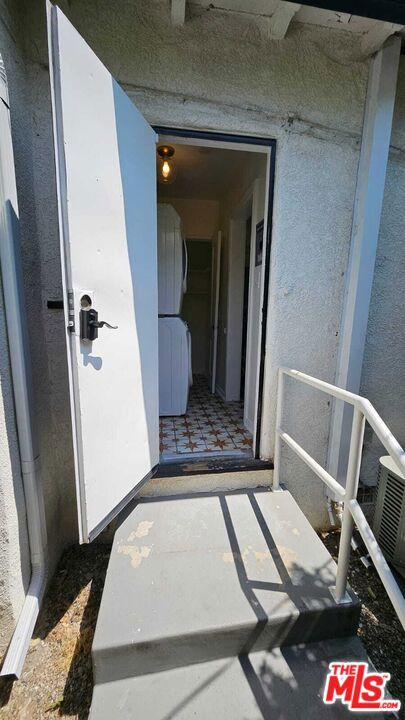 2615 W Edgehill, Los Angeles CA: https://media.crmls.org/mediaz/b2552a0e-e24c-4de3-bedc-d81c28d36490.jpg