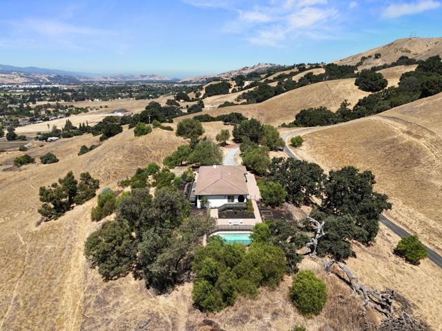 17101 Kruse Ranch Lane, Morgan Hill CA: https://media.crmls.org/mediaz/b2555c76-83a1-47d3-941c-7d1872d9715b.jpg