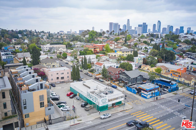 900 N Alvarado Street, Los Angeles CA: https://media.crmls.org/mediaz/b25579ba-1d73-47cf-88d5-2f767bf0ef04.jpg