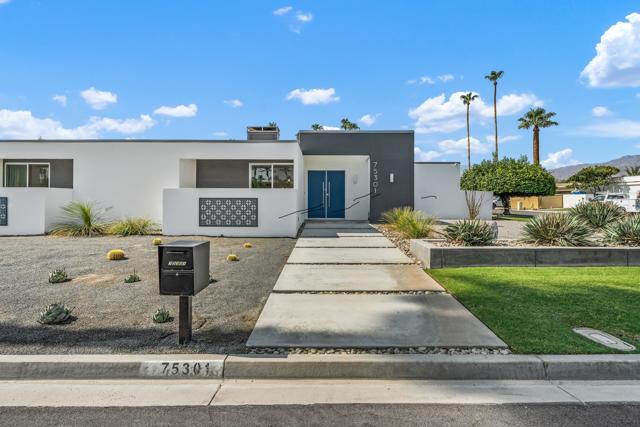 75301 Montecito Drive, Indian Wells CA: https://media.crmls.org/mediaz/b256cdcb-1be5-4bf0-bced-ffe5d3fb9bdd.jpg