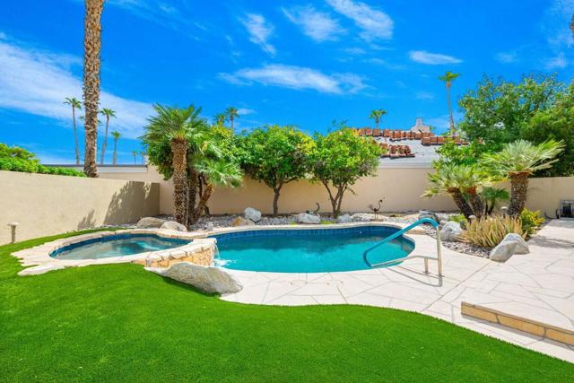 55649 Pinehurst, La Quinta CA: https://media.crmls.org/mediaz/b2573e4d-82b5-4b49-a385-77ce118151db.jpg