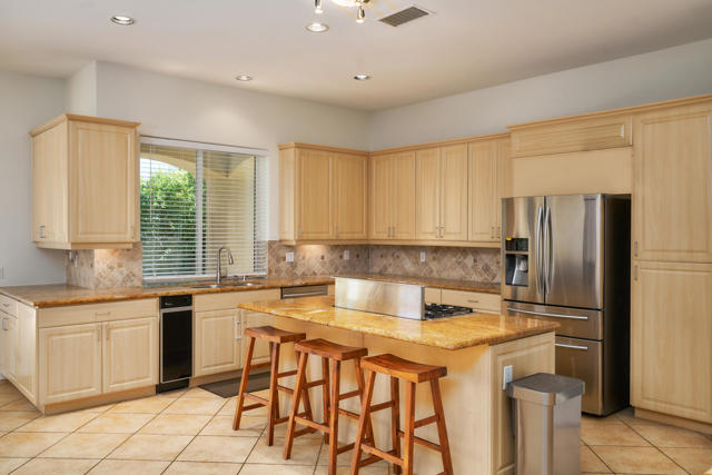 9 Cartier Court, Rancho Mirage CA: https://media.crmls.org/mediaz/b25744b0-b2b1-4289-9512-e356c44a1d4e.jpg