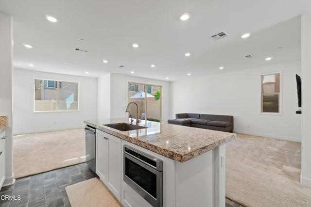 Detail Gallery Image 8 of 46 For 1966 Meyer Ct, Santa Paula,  CA 93060 - 4 Beds | 3/1 Baths