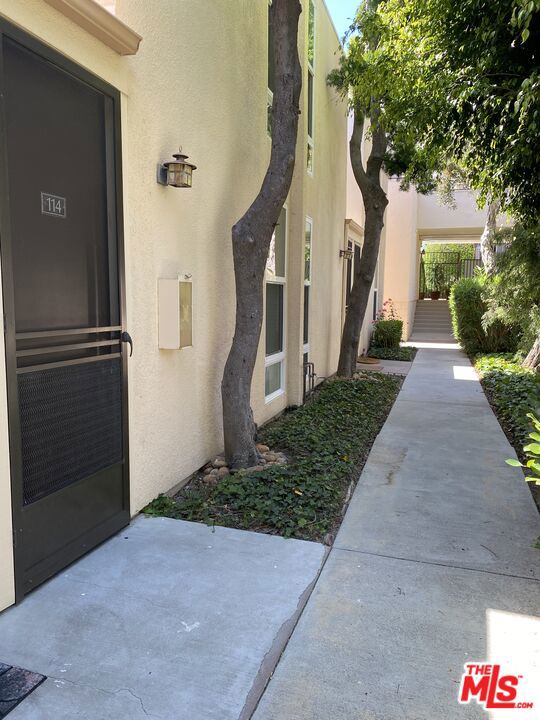 23901 Civic Center Way, Malibu CA: https://media.crmls.org/mediaz/b257b641-4775-42d9-a7c4-1ffa4266b60b.jpg