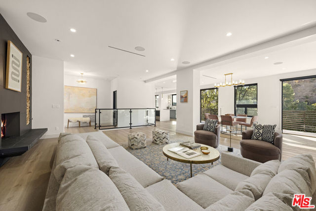 3147 Hollyridge Drive, Los Angeles CA: https://media.crmls.org/mediaz/b2580f88-d8c0-47ed-bde2-50aac441678d.jpg