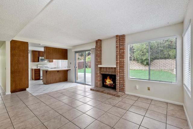 169 Camino Entrada, Chula Vista CA: https://media.crmls.org/mediaz/b2585c79-cc70-4508-923a-e8bfe7e8af6b.jpg