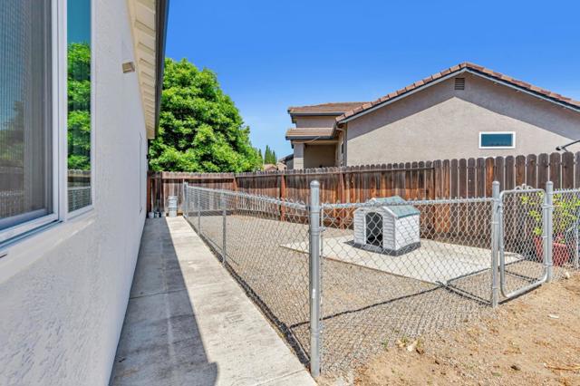 2191 Spruce Drive, Hollister CA: https://media.crmls.org/mediaz/b258c0da-66f8-4be3-bc66-1bed57d1d470.jpg