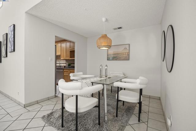 3527 Magnolia Dr, Alameda CA: https://media.crmls.org/mediaz/b258e22a-0253-414f-8c28-b0e699cd5e5c.jpg