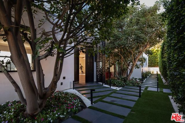 2371 Achilles Drive, Los Angeles CA: https://media.crmls.org/mediaz/b258ee73-ffe1-4924-8c6f-224e215c77d0.jpg