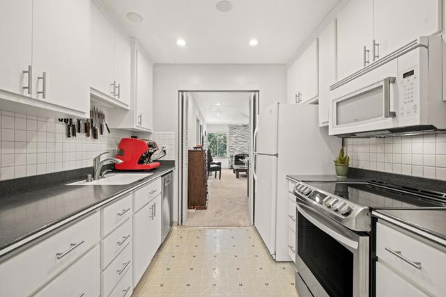 4008 Farm Hill Boulevard, Redwood City CA: https://media.crmls.org/mediaz/b25919cc-ab8c-492b-9b09-253b515d279e.jpg