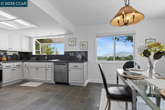 491 Camelback Rd, Pleasant Hill CA: https://media.crmls.org/mediaz/b259504a-fce9-4387-b087-3cce7d3feef8.jpg
