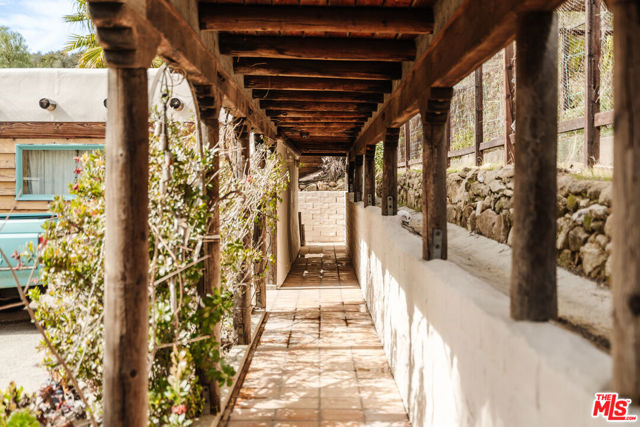 2865 Marquette Drive, Topanga CA: https://media.crmls.org/mediaz/b259ae3c-61db-4a92-9a3f-178c6d55e7ab.jpg