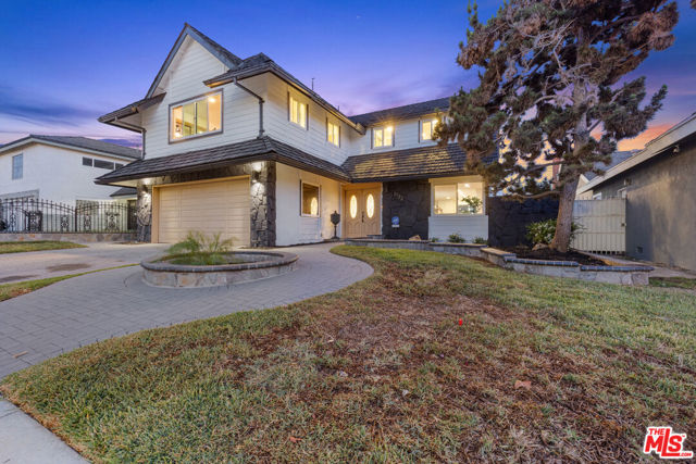1722 E Turmont Street, Carson CA: https://media.crmls.org/mediaz/b259befc-c7a0-4a50-9bc7-5f39e5a05a09.jpg