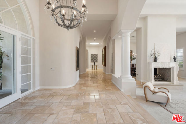 16727 Camino Sierra Del Sur Drive, Rancho Santa Fe CA: https://media.crmls.org/mediaz/b259c504-3229-44bc-89ed-6f362167205b.jpg