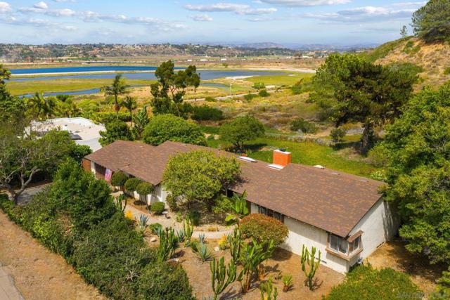 1515 San Dieguito Dr, Del Mar CA: https://media.crmls.org/mediaz/b25a0259-53e4-463d-af14-b8f42a896956.jpg