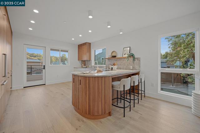 3742 Mt. Diablo Blvd, Lafayette CA: https://media.crmls.org/mediaz/b25adf36-0a3e-4403-80a5-cabea54b3b09.jpg