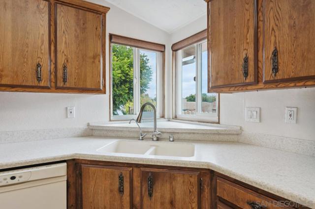 1831 Nova Gln, Escondido CA: https://media.crmls.org/mediaz/b25ae539-815d-4ef7-b6e3-c0da4e5d9001.jpg